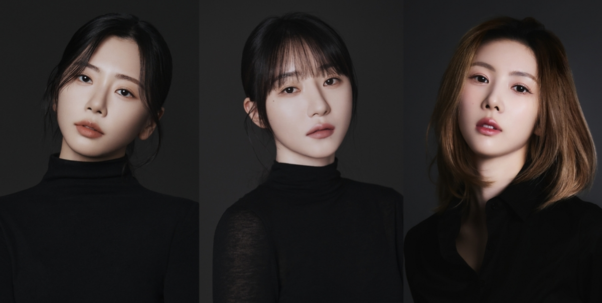 Photo headshots of Dreamcatcher's JiU, SUA, and Yoohyeon in black
